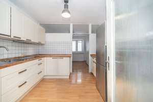 Beste Lage, beste Aussichten: Vermietete 2- bzw. 2,5-Zimmer-Wohnung im Lehel – Die vollständige Adresse der Immobilie erhältst du vom Anbieter., 80538 Lehel, München – Vorschaubild 3