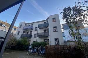 Wohnen im Hinterhaus - Hochwertige Zwei Zimmer-Wohnung mit Wannenbad und  Balkon
