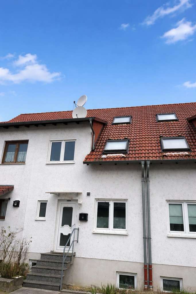 Immobilie in Kirchheim an der Weinstraße - Gepflegtes Reihenmittelhaus mit Garage in Feldrandlage - Bild 0