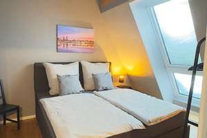 Luxuriöse 3‑Zimmer Dachgeschosswohnung in Hamburg-Bramfeld – Die vollständige Adresse der Immobilie erhältst du vom Anbieter., 22179 Bramfeld, Hamburg – Vorschaubild 1