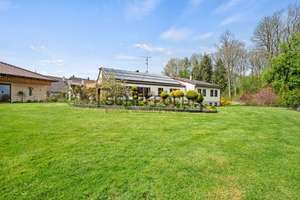 Eine grüne Oase! Stilvolles Ein- oder Zweifamilienhaus mit märchenhaftem Gartenparadies – Die vollständige Adresse der Immobilie erhältst du vom Anbieter., 88477 Schwendi – Vorschaubild 3