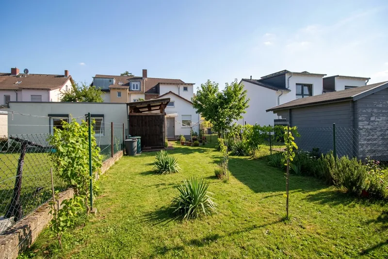 2 Wohneinheiten im Ober- und Dach-geschoss mit Nebengebäude & Garten in Großauheim, Main Kinzig Kreis – Bild 3