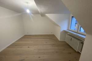 67qm 2,5 Zimmer Dachgeschosswohnung mit Küche in Köln Lindenthal Uninähe – Die vollständige Adresse der Immobilie erhältst du vom Anbieter., 50935 Lindenthal (Ortsteil), Köln – Vorschaubild 11