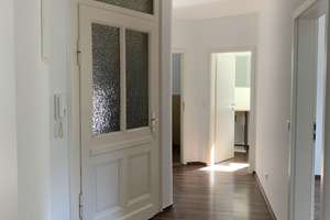 schöne 2-Zimmer-DG-Wohnung mit Einbauküche in Stuttgart/Süd – Böheimstraße 73, 70199 Heslach, Stuttgart – Vorschaubild 3