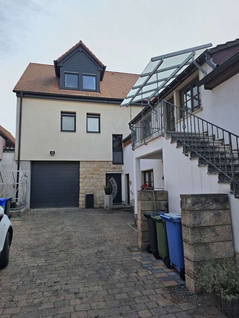 Immobilie in Weisenheim am Sand - Gelegenheit!  Neuwertiges 1-FH mit gr. Halle  im EG + separates Vorderhaus mit 2 ELW - Bild 0