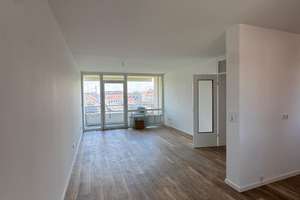 Sanierte 3-Zimmer-Eigentumswohnung  mit Aufzug, Balkon & Tiefgaragen Stellplatz!