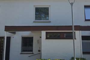 Reihenmittelhaus mit Anbau und Carport am Steimker Berg