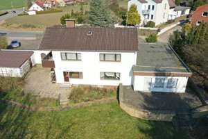 Verwirklichen Sie sich in diesem großen EFH mit ausladendem Grundstück und ELW
 – Die vollständige Adresse der Immobilie erhältst du vom Anbieter., 31848 Bad Münder am Deister – Vorschaubild 1