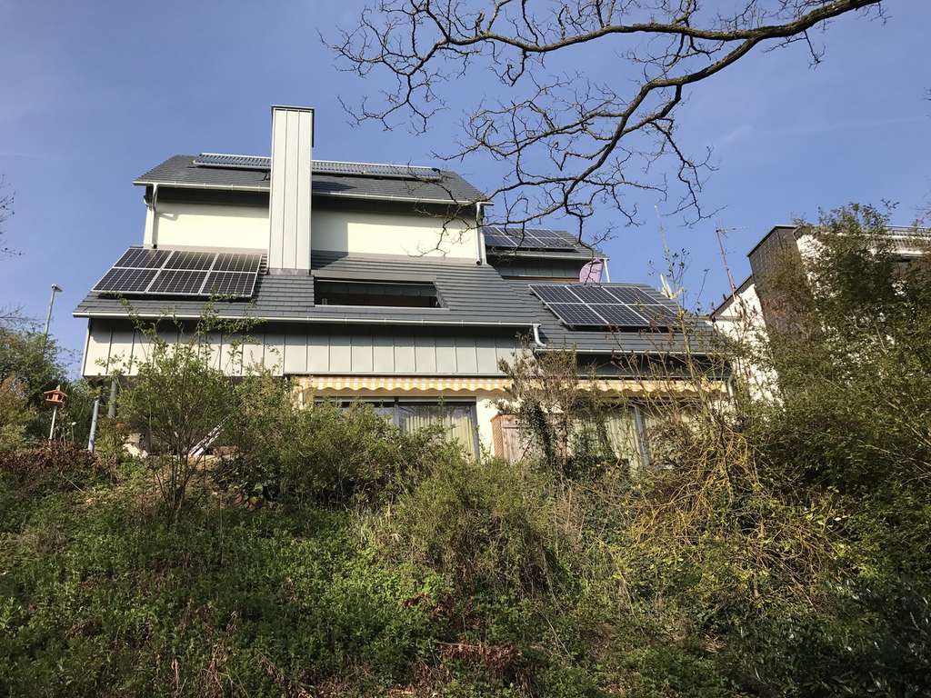 Immobilie in Bad Camberg - Architektenhaus in unscheinbarer, aber absolut ruhiger Lage - Bild 1