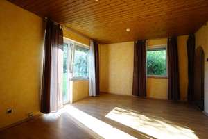 Reiheneckhaus mit Terrasse, schönem Garten und 2 Garagen – Die vollständige Adresse der Immobilie erhältst du vom Anbieter., 72766 Reutlingen-Mitte, Reutlingen – Vorschaubild 2