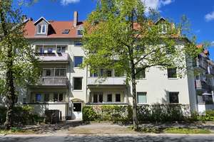 Bezugsfrei: Charmante 2,5 Zimmer-Wohnung mit Balkon