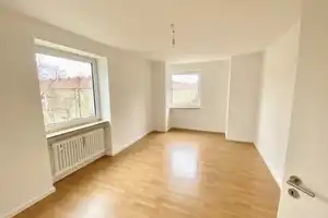 3-Raum-Wohnung mit gehobener Innenausstattung mit Einbauküche in München – München – Vorschaubild 7