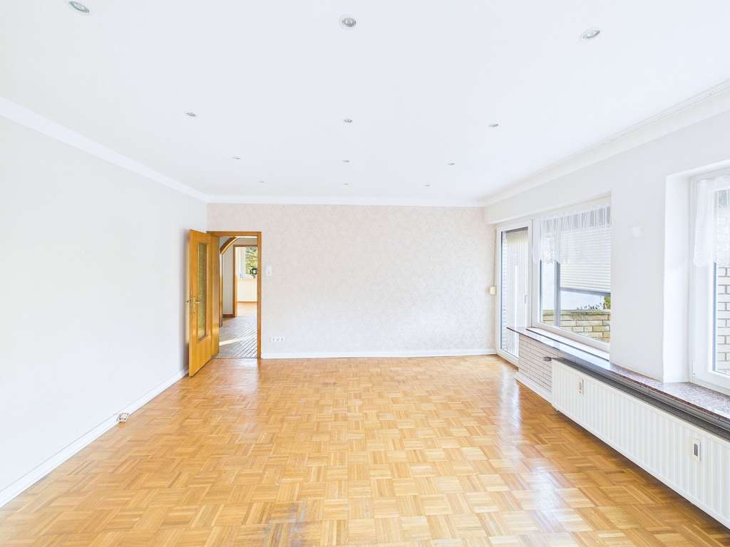 Immobilie in Sehnde - Generationenwohnen oder Renditeobjekt - Haus mit zwei Wohneinheiten, Terrasse & Gartenidylle - Bild 1