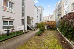 Dachgeschosswohnung mit großem Sonnenbalkon & Weitblick über Freiburg – ruhige Hinterhauslage – 79102 Oberau, Freiburg im Breisgau – Vorschaubild 9