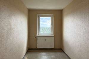 3-Zimmer-Wohnung mit Loggia und Weitblick über Berlin – Fahrstuhl, 2 Stellplätze, Renovierungsobjekt – Die vollständige Adresse der Immobilie erhältst du vom Anbieter., 12349 Buckow, Berlin – Vorschaubild 9
