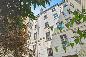 Denkmalschutz: 4-Zimmer-Altbauwohnung mit Loggia und Aufzug in ruhiger Gartenhauslage in Berlin