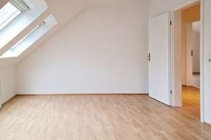 Schöne 2-Zimmer-DG-Wohnung in Bonn / Bad Godesberg mit neuem Bad, Einbauküche, Balkon und Stellplatz – Die vollständige Adresse der Immobilie erhältst du vom Anbieter., 53179 Rüngsdorf, Bonn – Vorschaubild 11