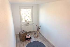 Modernisierte Erdgeschosswohnung mit Balkon – L.-Ebersberger-Str. 13, 9127 Gablenz, Chemnitz – Vorschaubild 4