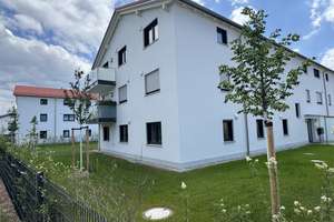 ERSTBEZUG! Sonnige große 3-Zimmer-Wohnung mit gefliestem Balkon und chicer Einbauküche in Kirchheim! – Lavendelweg 8, 85551 Kirchheim bei München – Vorschaubild 4