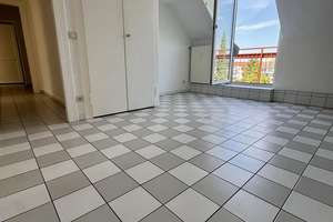 Kernsanierte 3-Zimmer-DG-Wohnung mit Wohnküche, neuer EBK und Sonnenterrasse in Eller – 40229 Eller, Düsseldorf – Vorschaubild 1