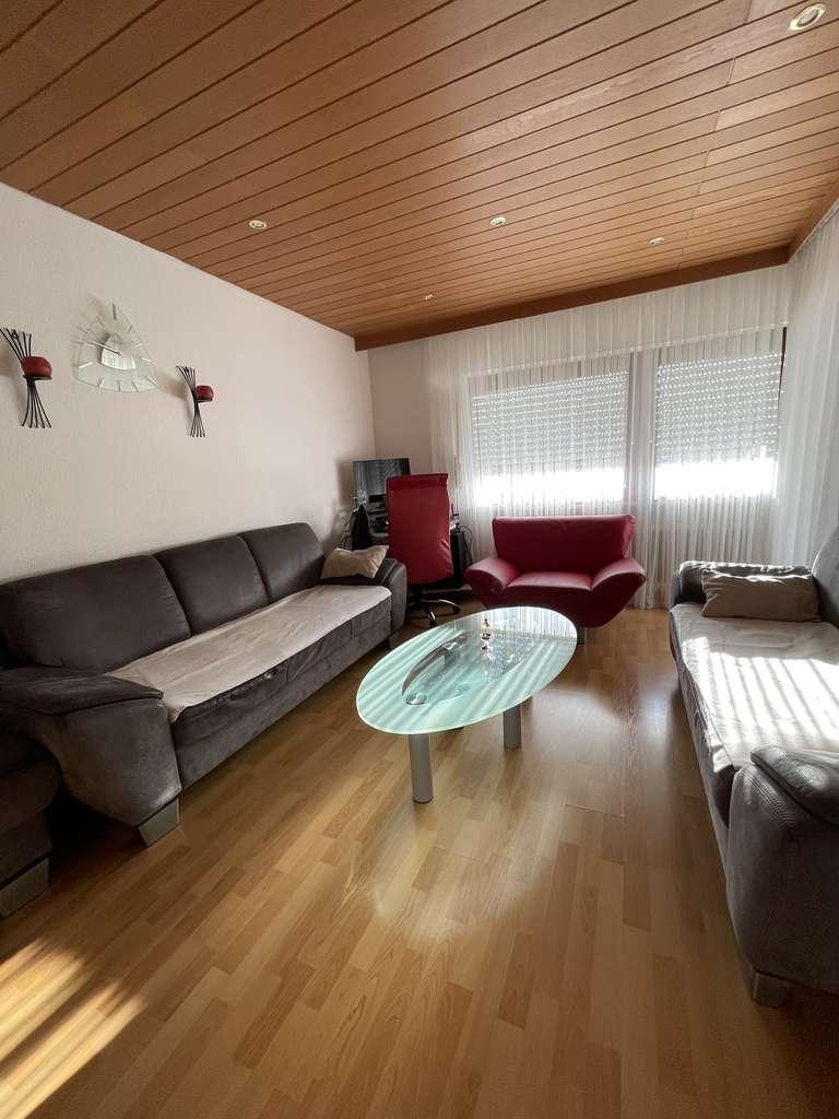 Immobilie in Reinheim - Ihr neues Zuhause: Helle 3,5 - Zimmer Wohnung mit Balkon, Carport und viel Potenzial - Bild 2