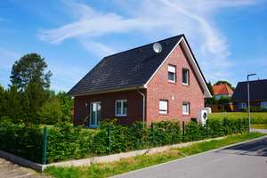 Freistehendes Einfamilienhaus mit 2 Terrassen in Anliegerstraße