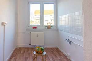Erdgeschosswohnung mit Balkon und Tageslichtbad – Parkstr. 48e, 9120 Kapellenberg, Chemnitz – Vorschaubild 3