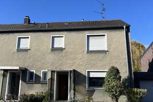 Sanierungsbedürftige Doppelhaushälfte mit guter Aufteilung, Garage und 400 m² Grundstück – Zur Alten Niers 24, 41812 Erkelenz – Vorschaubild 2