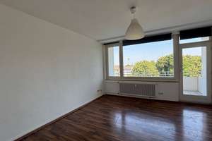 Helle 3,5-Zimmer Wohnung mit Balkon in Essen! 2 NKM frei! – Asthöwerstraße 7, 45147 Holsterhausen, Essen – Vorschaubild 2