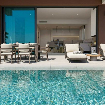 Neubauhaus mit privatem Pool direkt an der Costa Brava