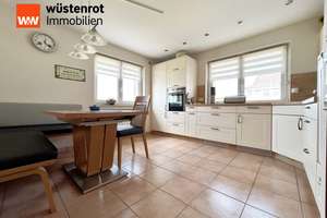 Besser geht`s nicht. Schickes Haus.
8 Zimmer auf 201 m². TOP-Technik.
Mit Garage plus 4 Carports. – Die vollständige Adresse der Immobilie erhältst du vom Anbieter., 88605 Meßkirch – Vorschaubild 17
