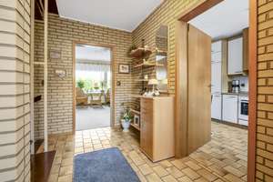 Delmenhorst-Brendel | Gepflegtes Reihenendhaus mit schönem Garten und Garage in ruhiger Wohngegend – Die vollständige Adresse der Immobilie erhältst du vom Anbieter., 27755 Brendel/Adelheide, Delmenhorst – Vorschaubild 2