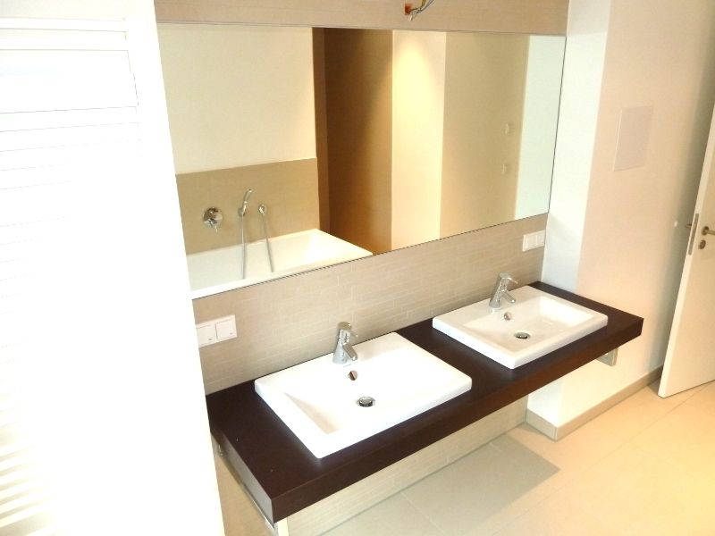 3-Zimmerwohnung in feinster Lage...V-E-R-M-I-E-T-E-T... image