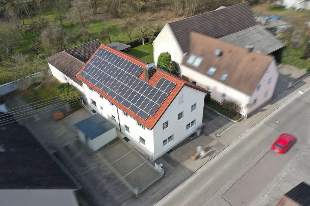Immobilie in Jettingen-Scheppach - Traumhaftes Zweifamilienhaus mit Nebengebäuden in toller Lage von Jettingen – Scheppach auf 1380m2! - Bild 3