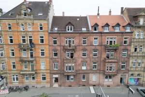 Nahezu leerstehendes Mehrfamilienhaus mit großem Entwicklungspotenzial