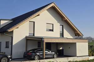 Neuwertige Doppelhaushälfte mit stilvollem Design und hochwertiger Ausstattung