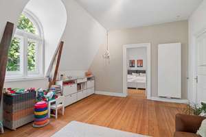 Elegante Endetagenwohnung in prachtvoller Altbauvilla, idyllische Bestlage: in nur 400m zur Alster – Die vollständige Adresse der Immobilie erhältst du vom Anbieter., 22085 Uhlenhorst, Hamburg – Vorschaubild 7
