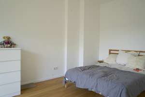 Lichtdurchfluteter Dachgeschoss-Traum im Kollwitzkiez: 4 Zimmer, 3 Terrassen und 2 Bäder – Die vollständige Adresse der Immobilie erhältst du vom Anbieter., 10405 Prenzlauer Berg, Berlin – Vorschaubild 4