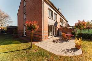 Wohlfühloase: Paeschke-Reiheneckhaus mit Garage, Garten und Blick auf die Natur – Leverkusen – Vorschaubild 1