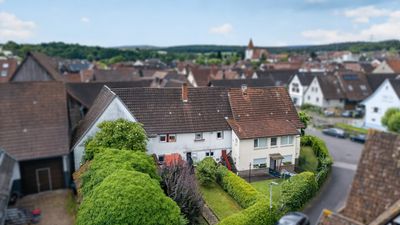 Zwei Wohnhäuser mit Scheune – Seltene Gelegenheit und vielseitige Nutzungsmöglichkeiten