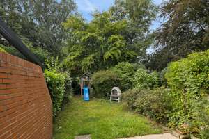 Familienfreundliches Reihenmittelhaus mit Garten, Terrasse und Vollkeller in ruhiger Wohnlage – 22415 Langenhorn, Hamburg – Vorschaubild 2