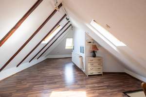 *** 1 ZKB APARTMENT im DG - AUFSTEIGENDE LAGE mit guter ANBINDUNG in NÄHE der WESER *** – Die vollständige Adresse der Immobilie erhältst du vom Anbieter., 28197 Woltmershausen (Ortsteil), Bremen – Vorschaubild 3