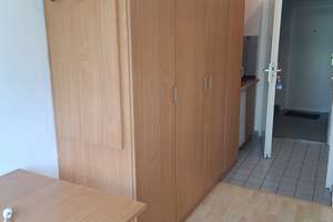 helles Appartement mit Pantryküche, Stellplatz und Gartenabteil - Studenten und Berufseinsteiger – Brunnhuber Straße 18, 93053 Galgenberg, Regensburg – Vorschaubild 4