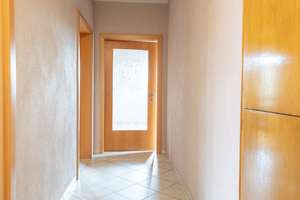 Zweifamilienhaus | leerstehend | Doppelgarage | 1.085 m² | Abtswind – Die vollständige Adresse der Immobilie erhältst du vom Anbieter., 97355 Abtswind – Vorschaubild 9