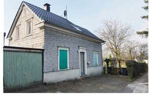 Freistehendes Einfamilienhaus mit großem Entwicklungspotenzial - gestalten Sie Ihr neues Zuhause