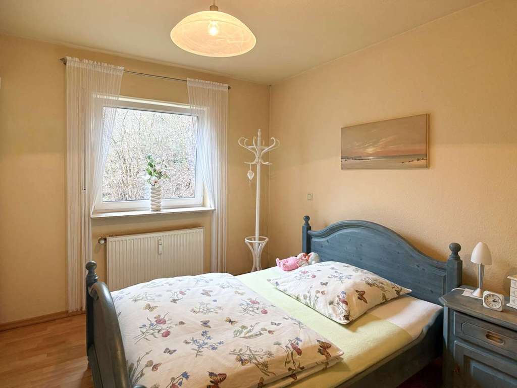 Immobilie in Idar-Oberstein - Vermietete 2-Zimmer-Wohnung mit Balkon & Stellplatz – solide Kapitalanlage - Bild 2