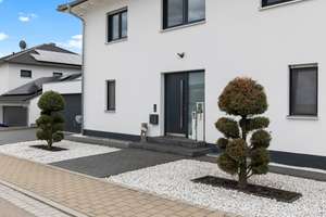 Modernes, massiv gebautes XXL-Einfamilienhaus mit Einliegerwohnung, drei Bädern, Doppelgarage u.v.m. – Die vollständige Adresse der Immobilie erhältst du vom Anbieter., 92339 Beilngries – Vorschaubild 4