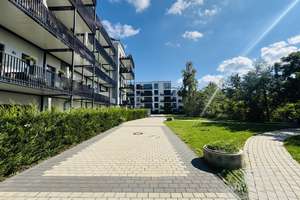 „Moderne Gartenwohnung mit hochwertiger Ausstattung – direkt am Park mit Seeblick“
