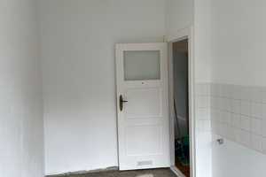Charmante 3-Zimmer-Wohnung mit Balkon und Dielenboden in sonniger Lage des Kissingen-Viertels – Retzbacher Weg 65, 13189 Berlin – Vorschaubild 8