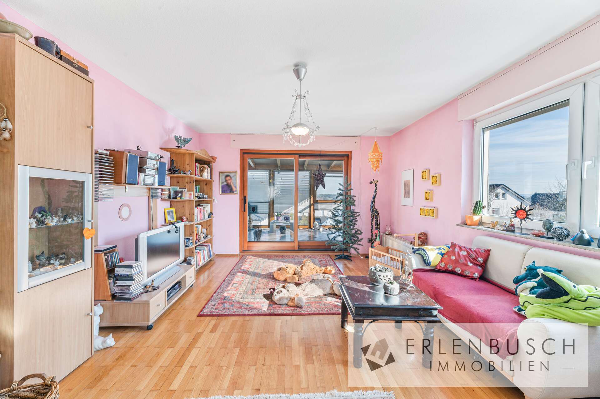 Immobilie in Kaisersbach - Großzügiges Zweifamilienhaus mit weitläufigem Grundstück und Entwicklungspotenzial - Bild 3